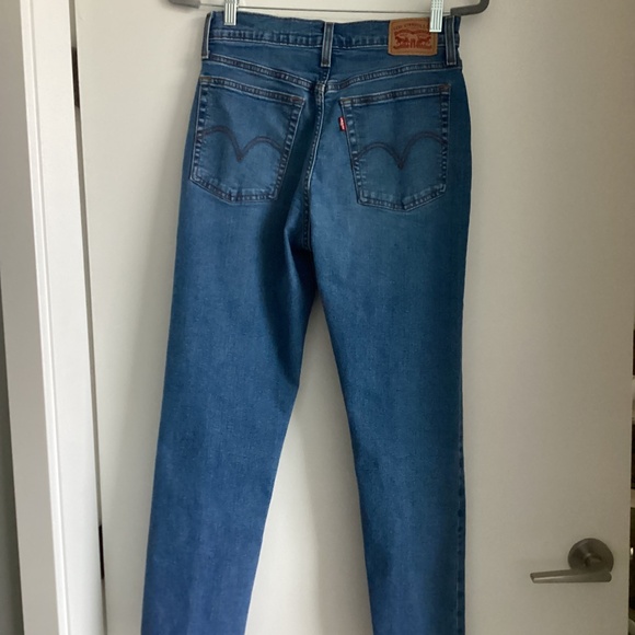 Levi's Wedgie High Rise Straight Jeans - Picture 2 of 3